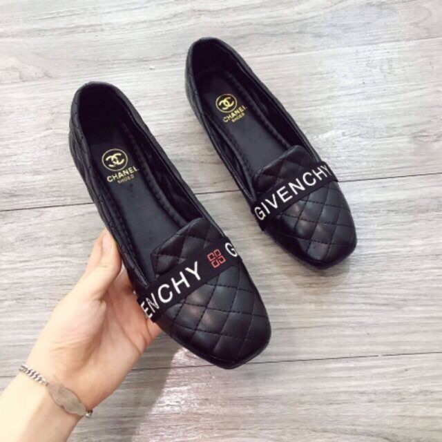 Giày búp bê mũi vuông phối chữ