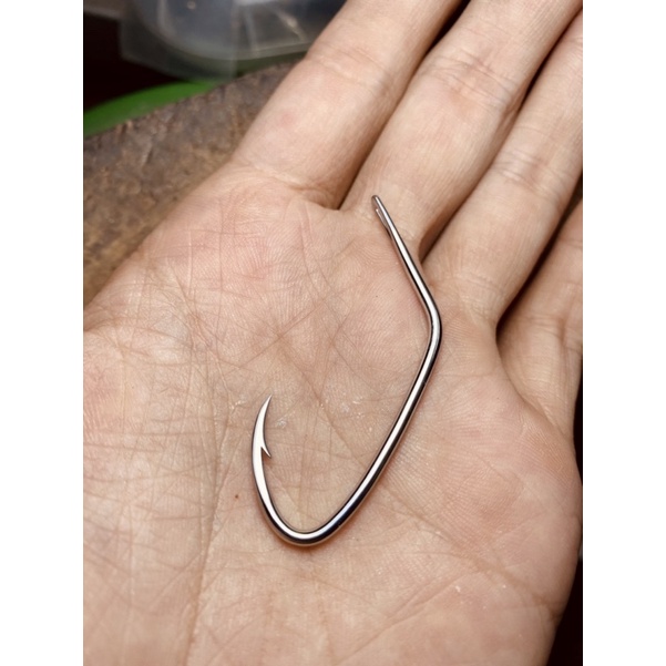 Dũa lấy ngạnh lưỡi câu cực tinh.