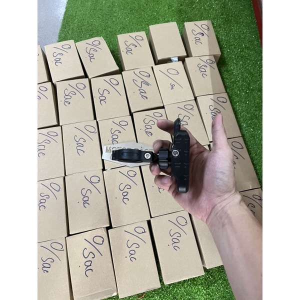 Giá đỡ điện thoại smartphone trên ghidong xe máy, motor