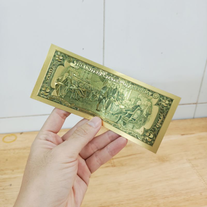 Tờ đô nhựa vàng ánh kim làm quà lì xì may mắn
