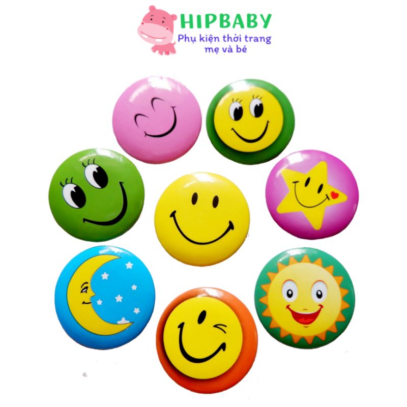 Sét 2 Huy Hiệu Mặt Cười 3Cm Khen Thưởng Cài Áo BaLo Túi Xách Siêu Yêu Cho Mẹ Và Bé Biểu Cảm Đáng Yêu Xinh Xắn