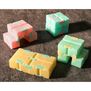 Rubik dạ quang (Đồ Chơi Thông Minh)