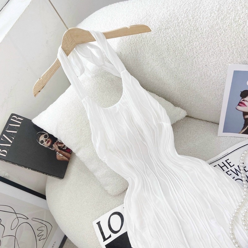 MAXI TRẮNG XỐP CỔ YẾM HỞ LƯNG