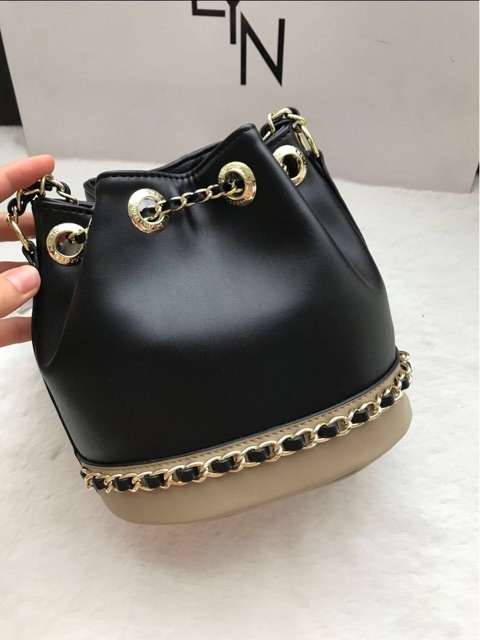 Túi Lyn dáng hobo kèm dây đeo chéo