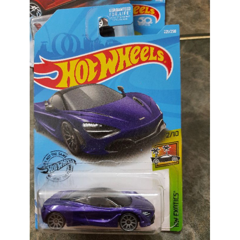 xe Hot Wheels McLaren 720S màu tím