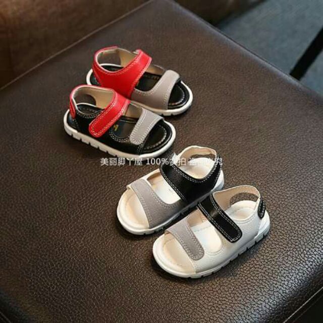 Sandal bé trai