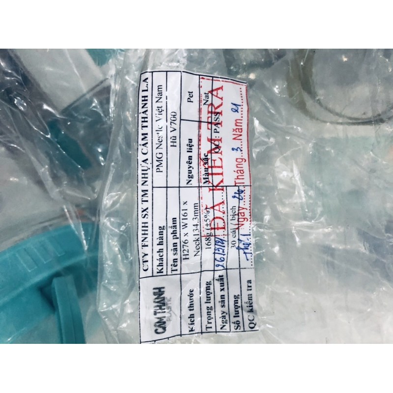 HŨ NHỰA PET VUÔNG CAO CẤP CÓ QUAI - V700Q NHỰA CẨM THÀNH LONG AN