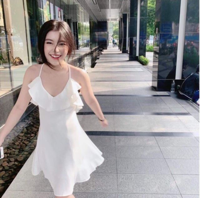 Váy trắng xòe hở lưng cổ bướm xinh xắn