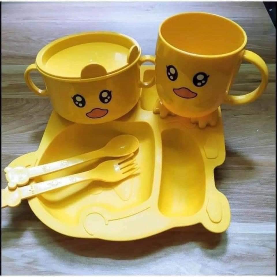 Bộ  khay bát VỊT VÀNG 5 món: gồm Khay, bát, cốc, thìa, dĩa hình vịt vàng cho bé