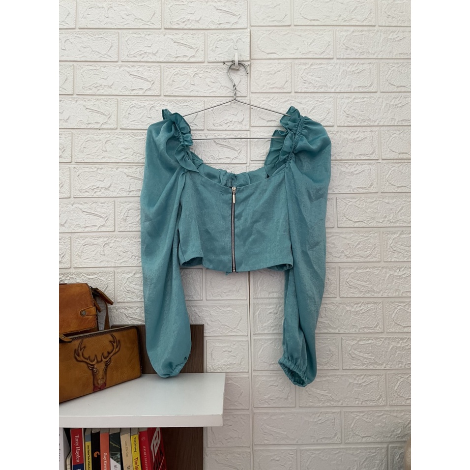 Áo croptop viền bèo vai