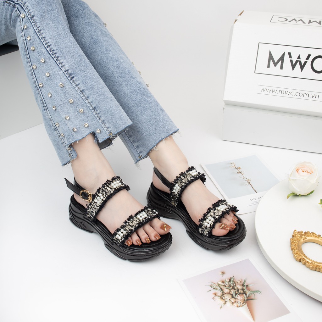 Giày sandal nữ quai dạ hoạt tiết ren MWC NUSD- 2801