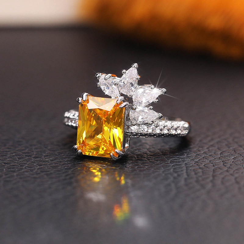 Nhẫn Đính Đá Zircon Hình Vuông Màu Vàng Sang Trọng Cho Nữ