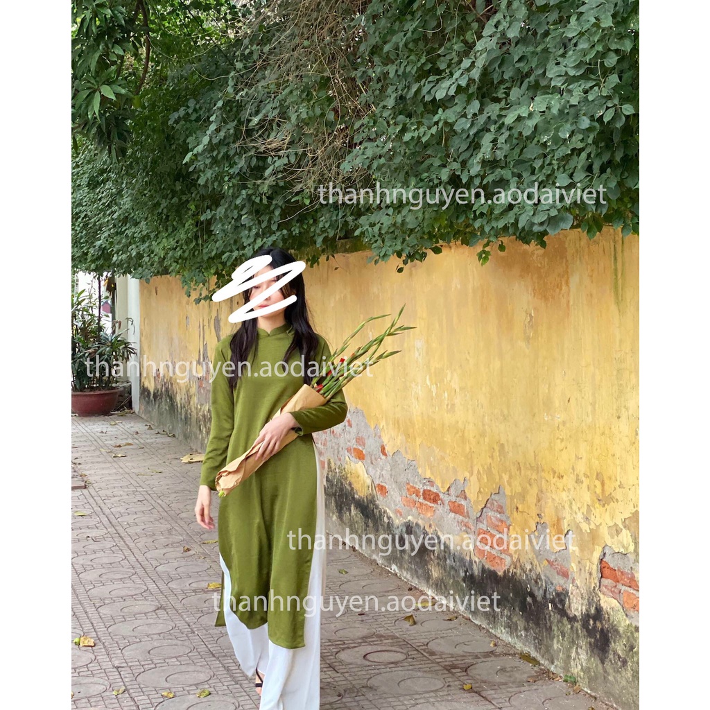 Áo dài xanh rêu dáng suông truyền thống lụa Tây Thi