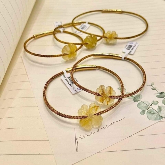 Cỏ 4 lá tóc vàng may mắn Tặng dây đeo tay