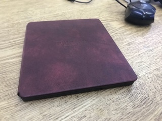 Kindle Oasis đã qua sử dụng được đóng gói từ Amazon