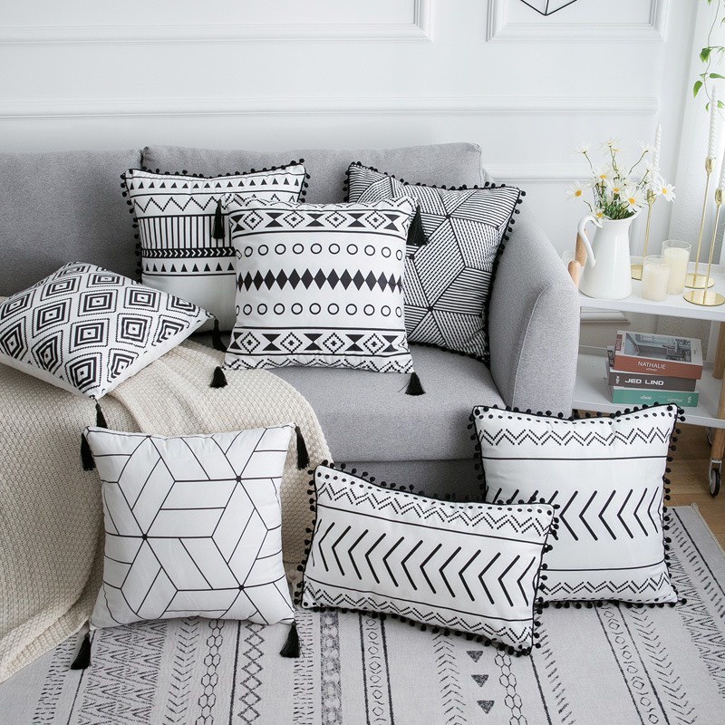 Gối tựa lưng sofa TUA RUA đen trắng phong cách Boho chất liệu nhung loại đẹp