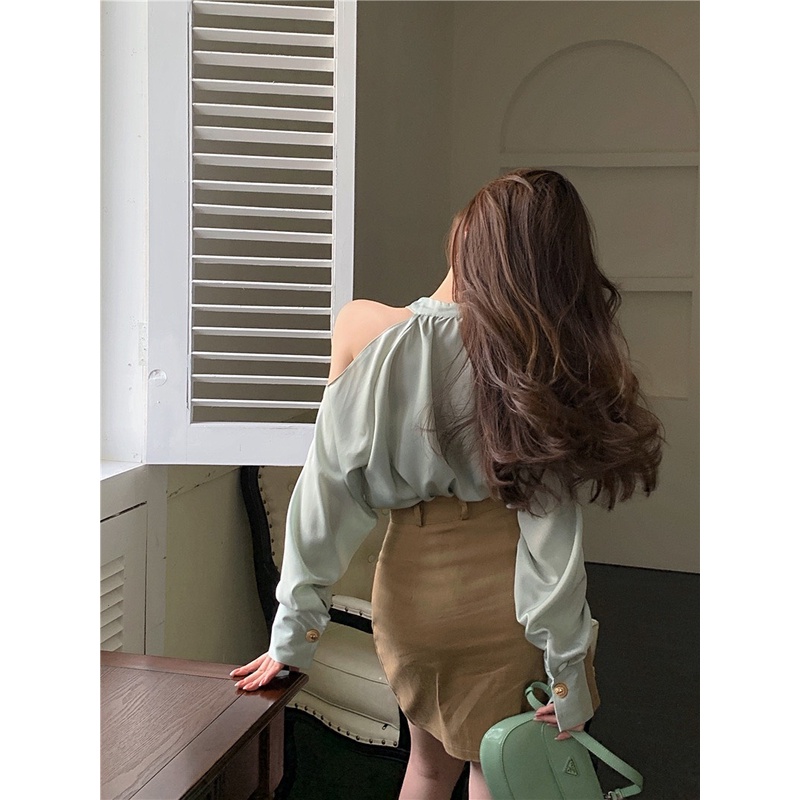 [Mã FAMARAL1 giảm 10K đơn 50K] Áo sơ mi hở vai cổ yếm phối cúc chất lụa satin mềm mịn thời trang nữ | BigBuy360 - bigbuy360.vn