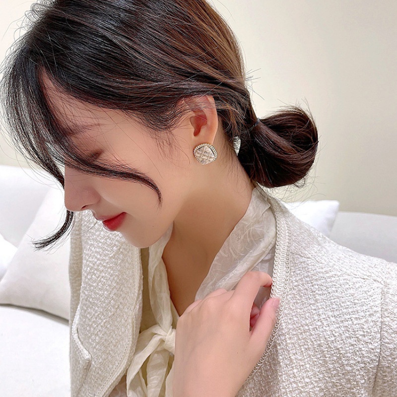 Khuyên Tai Nữ Đính Đá Hình Vuông Sang Trọng