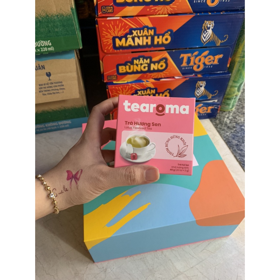 Một hộp trà túi lọc Tearoma