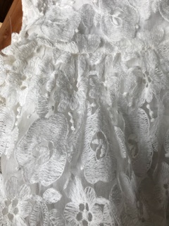 Đầm ren bé gái