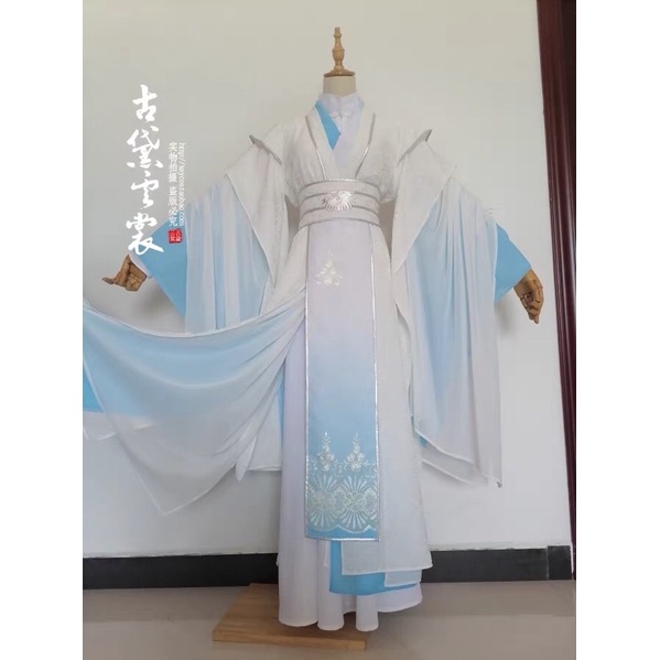 Trang phục hiệp khách lam y tay áo lớn