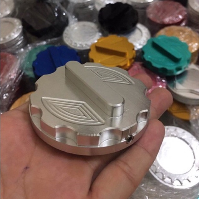 Chụp nắp xăng nhôm cnc mẫu núm vặn dùng cho mọi dòng xe tay ga xe tay côn xe số thông dụng