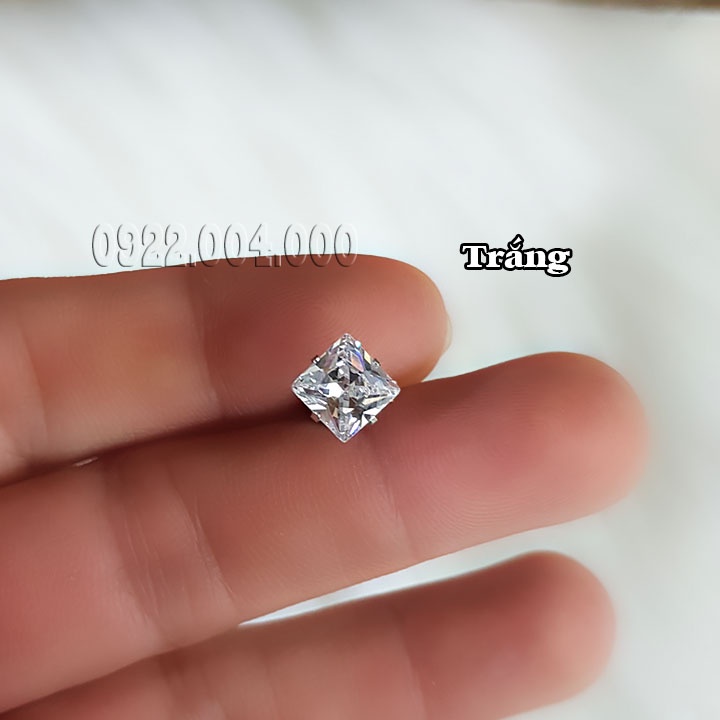 Bông tai đá màu vuông (1 chiếc) đủ kích thước.