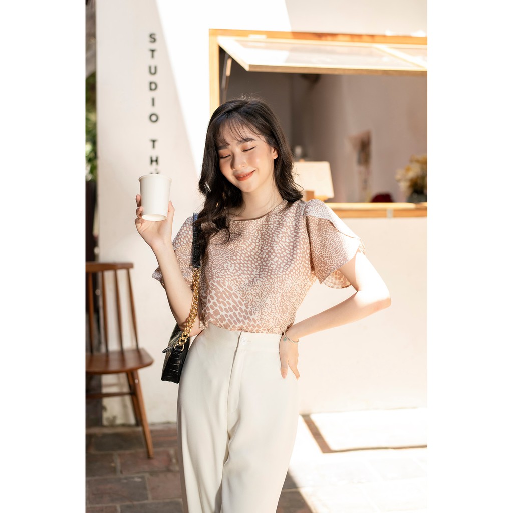 Ceci Cela - Áo Lotus Họa Tiết Năng Động