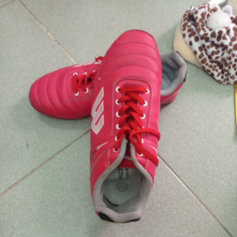 Thanh lý giày đá banh size 37
