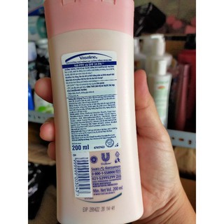 VASELINE SỮA DƯỠNG THỂ TRẮNG DA