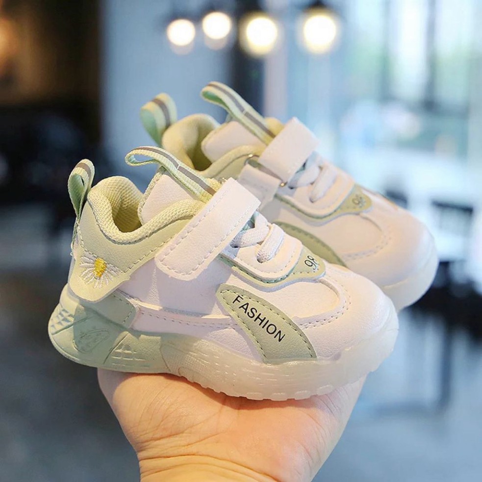 Giày Thể Thao Thêu Hoa Cúc Fashion Cho Bé Gái Hàng Quảng Châu Bao Chất (B8901)