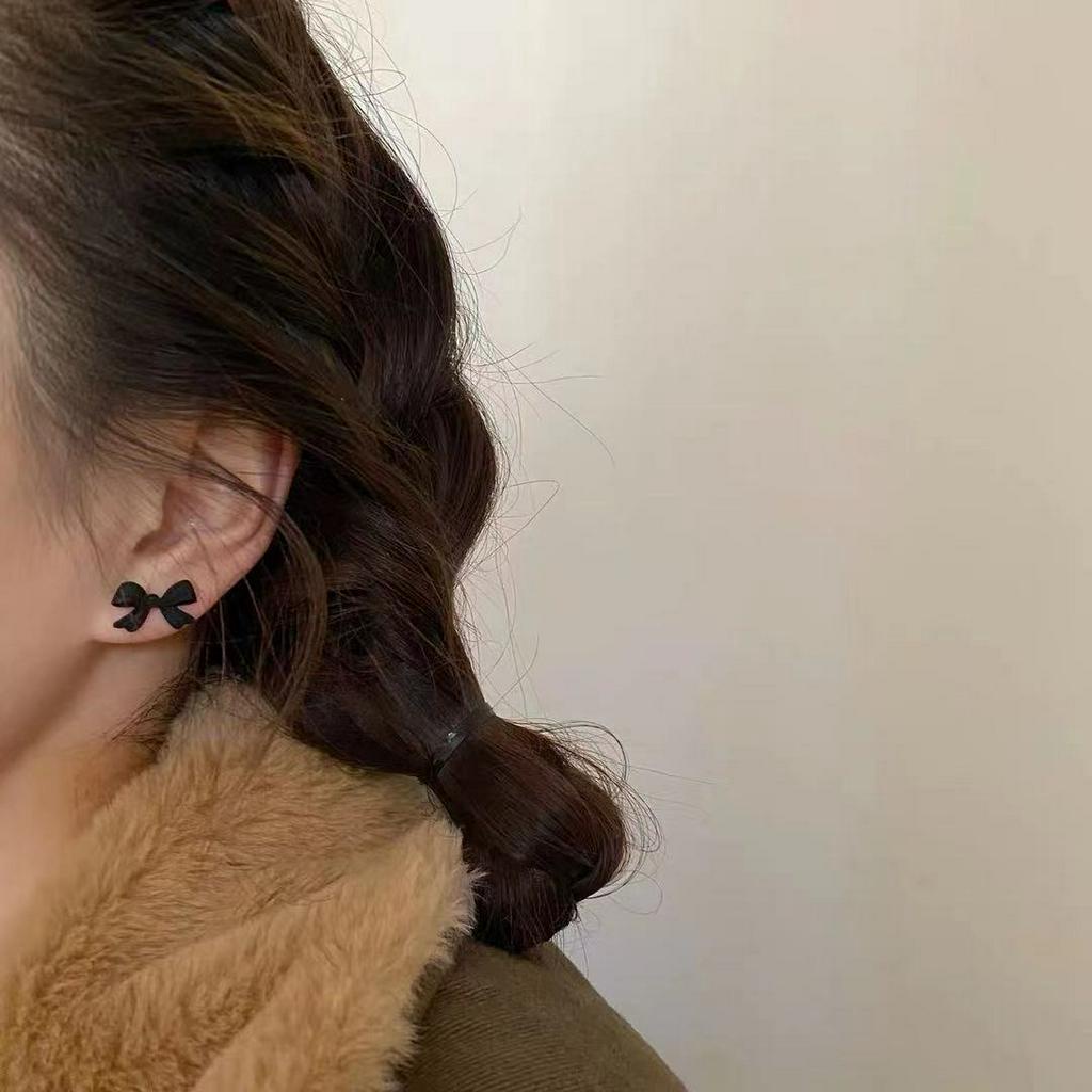 Khuyên tai nơ màu đỏ thời trang xinh xắn