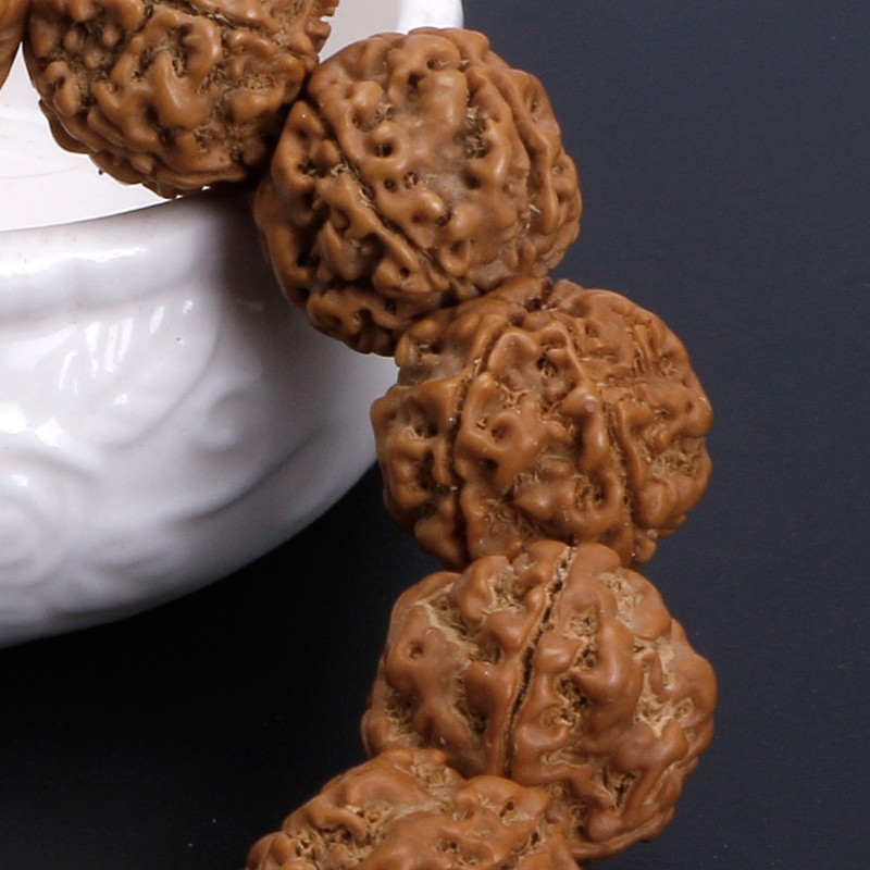 Vòng tay hạt chuỗi gồm 108 hạt cầu nguyện dành cho đạp Phật