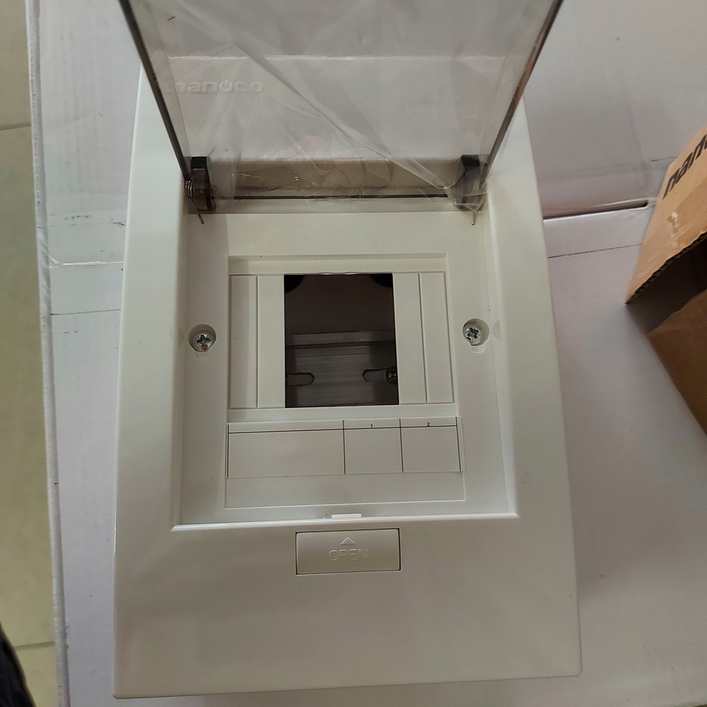Tủ điện Mặt nhựa, đế kim loại 2-4 đường Nanoco  NDP104