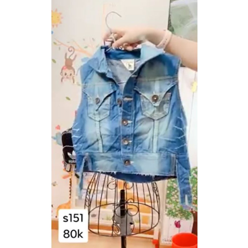 áo khoác jeans cộc tay size M. S151