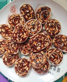 Kẹo chuối cuộn bánh tráng