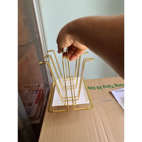 Dụng cụ úp ly mạ vàng hình chữ nhật vàng. Ko có sừng hươu.