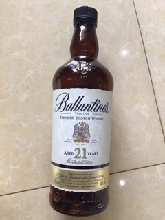 Vỏ chai rượu Ballantines 21