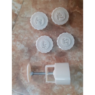 Khuân làm bánh trung thu