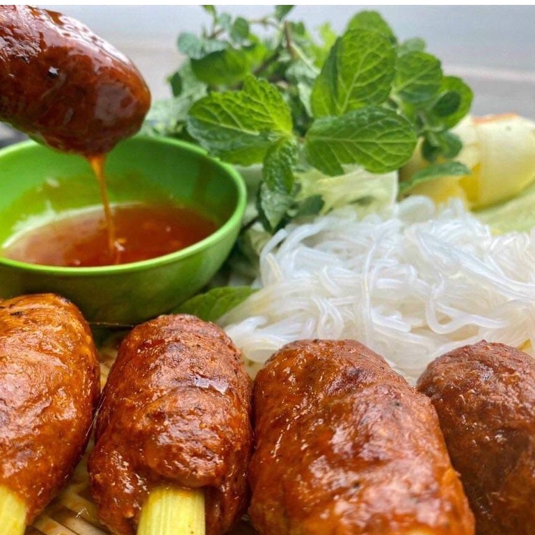 Nem bò nướng cuốn xả kèm sốt chấm túi 12 que (500 gram)