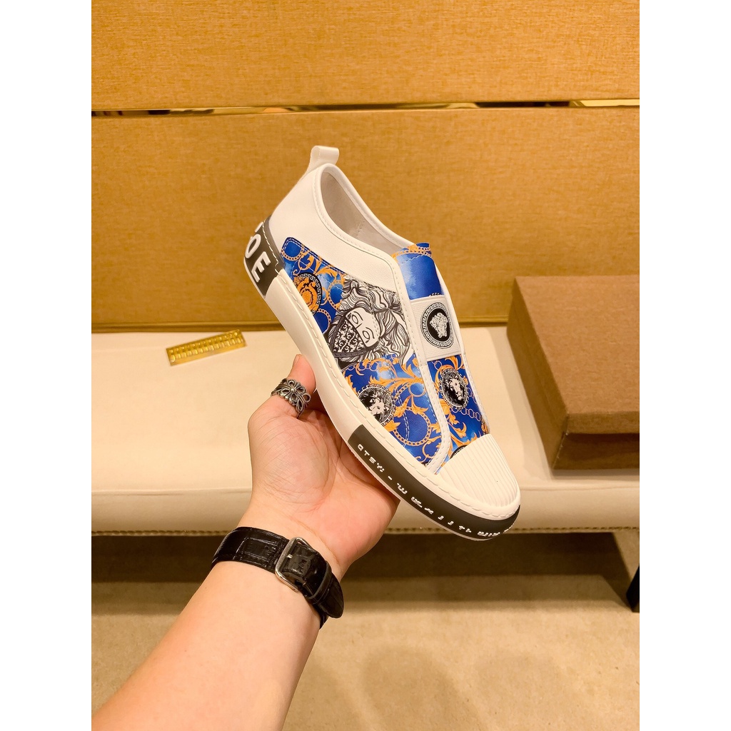 Giày sneakers nam da thật cao cấp Versace thiết kế trẻ trung với họa tiết độc đáo tạo nên thương hiệu riêng