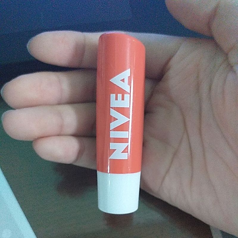 Son sưỡng môi Nivea hương đào có màu