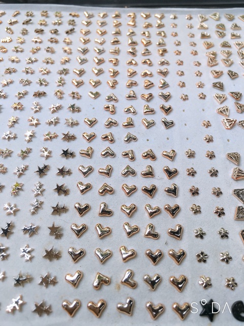 KHUYÊN TAI NHỰA HÌNH TYM