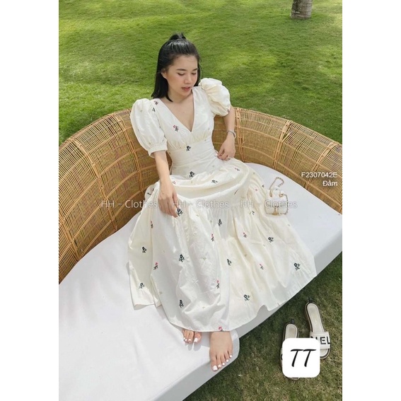 Đầm maxi quyến rũ thêu hoa nhí dáng xòe cổ tim thắt dây