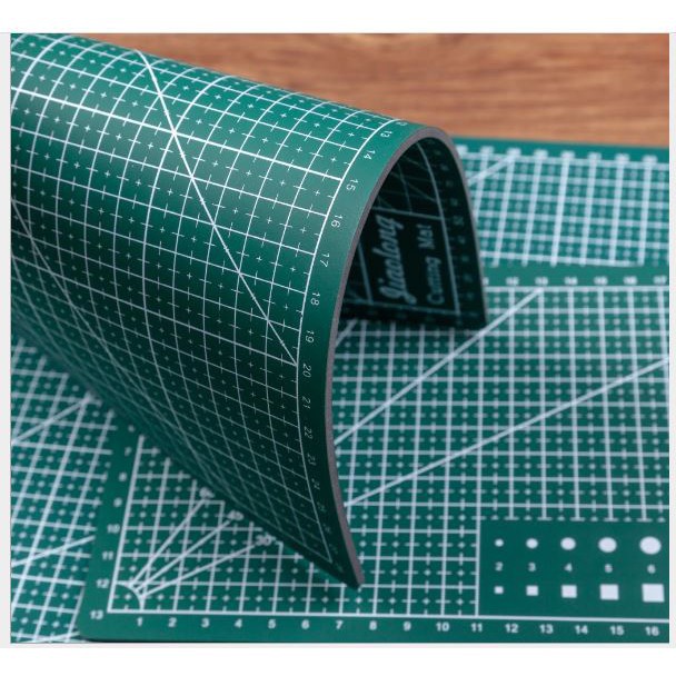 (ĐEN + XANH) Bảng Kê Lót Cắt Cutting Mat A5 / A4 Dùng Kê Cắt, Dán, Dọc Giấy, Washi Tape Làm Đồ Handmade Siêu Bền