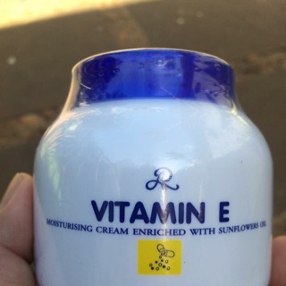 Dưỡng ẩm vitamin e