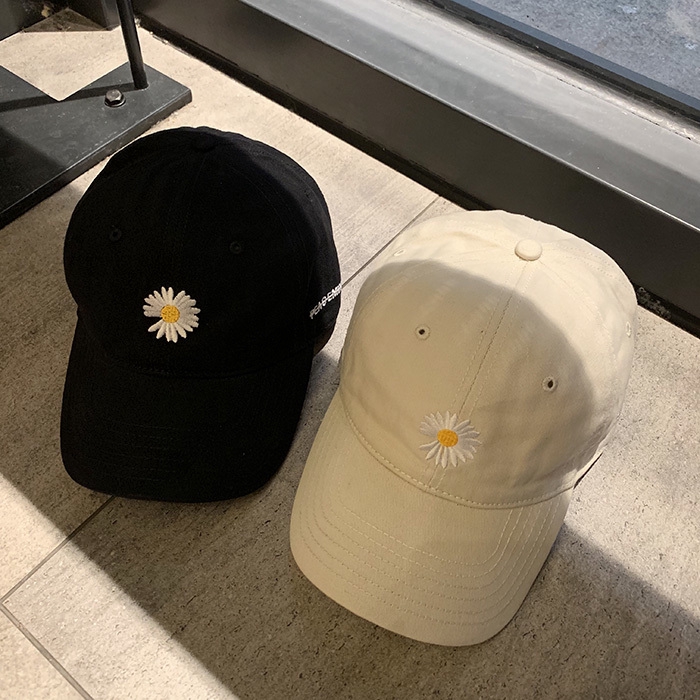 Mũ Lưỡi Trai Thêu Hình Hoa Cúc Nhỏ Xinh Xắn