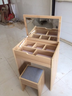 Đôn ghế trang điểm