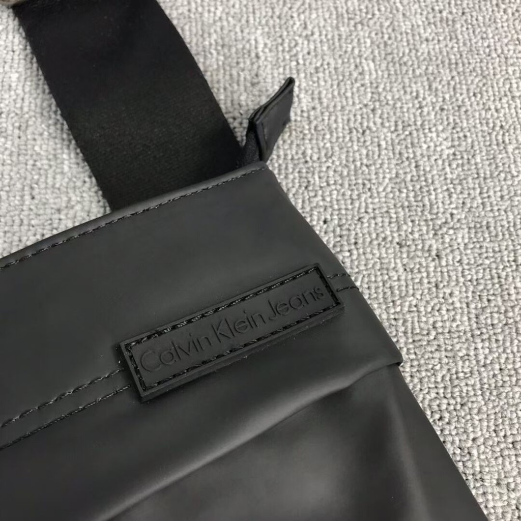 Túi đeo chéo Calvin Klein Crossbdy shoulder bag thời trang 2021 sành điệu