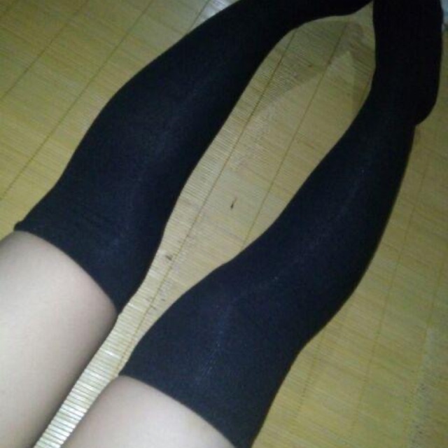 Vớ đùi đen không tuột